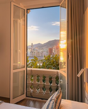 ห้องคอมฟอร์ท, วิวเมือง (Harmonia) | เครื่องนอนระดับพรีเมียม, เตียงเมมโมรีโฟม, มินิบาร์, ตู้นิรภัยในห้องพัก