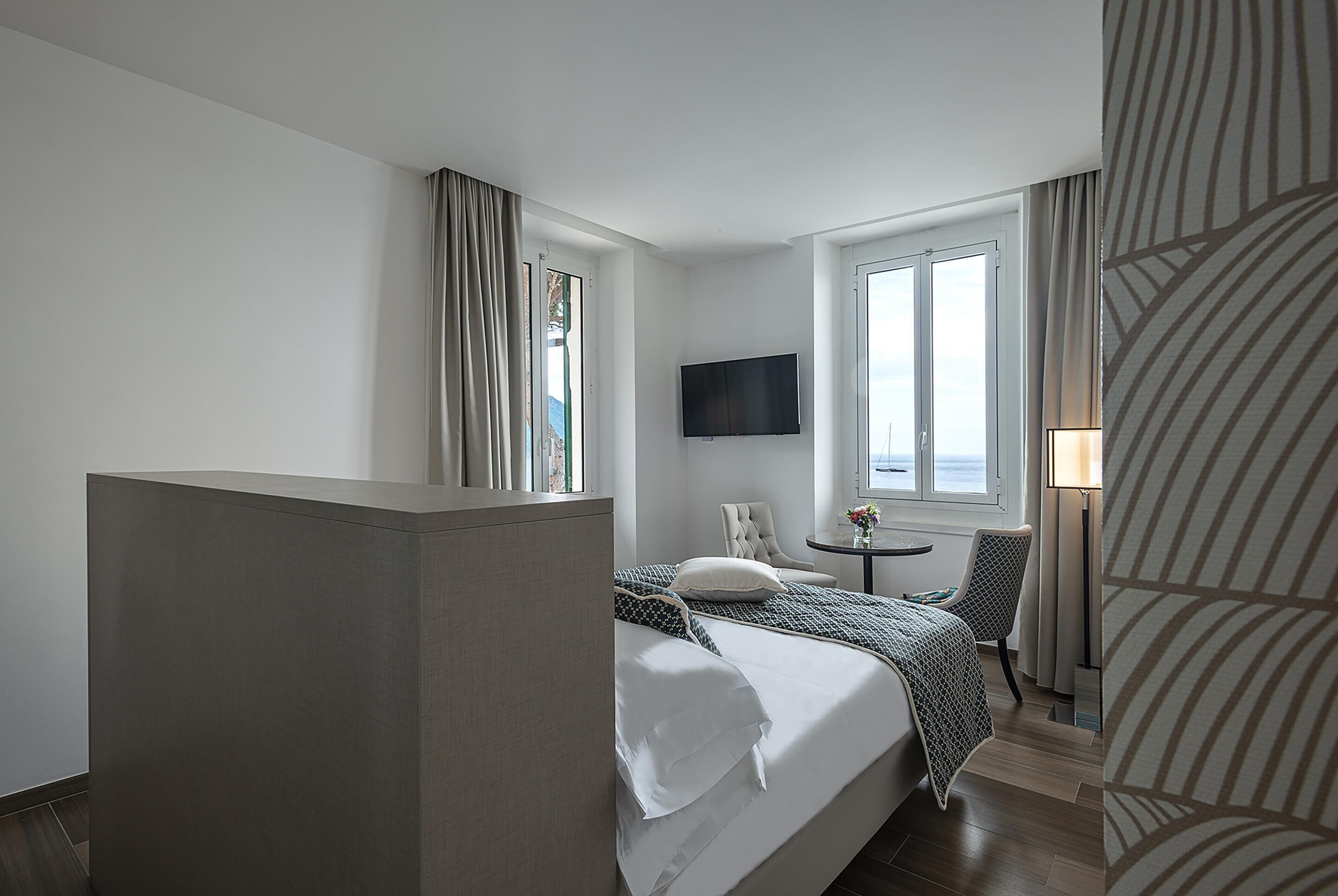 Habitación Confort, 1 cama de matrimonio, terraza, vistas al mar | Ropa de cama de alta calidad, colchones viscoelásticos, minibar