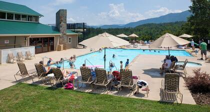 This 5 bedroom 5 bath log cabin with spectacular views, secluded, & Hot-tub