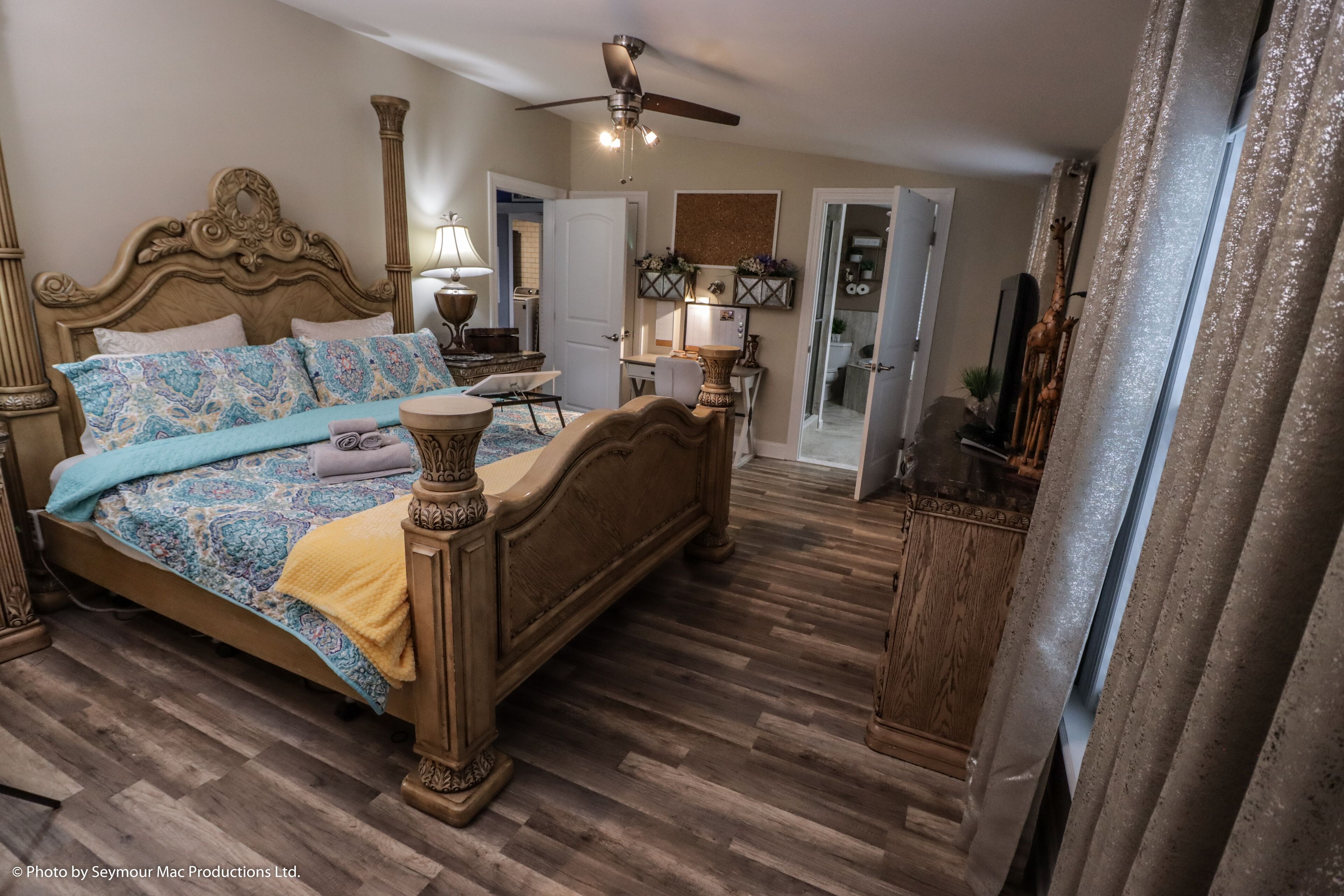 Luxe Entertainers Retreat | Mins to Ski | HotTub/Games/Firepit/Sauna & Cinema! l