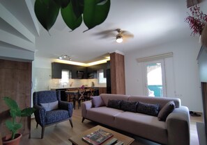 TV, fireplace - Villa Turquaz (Muğla)