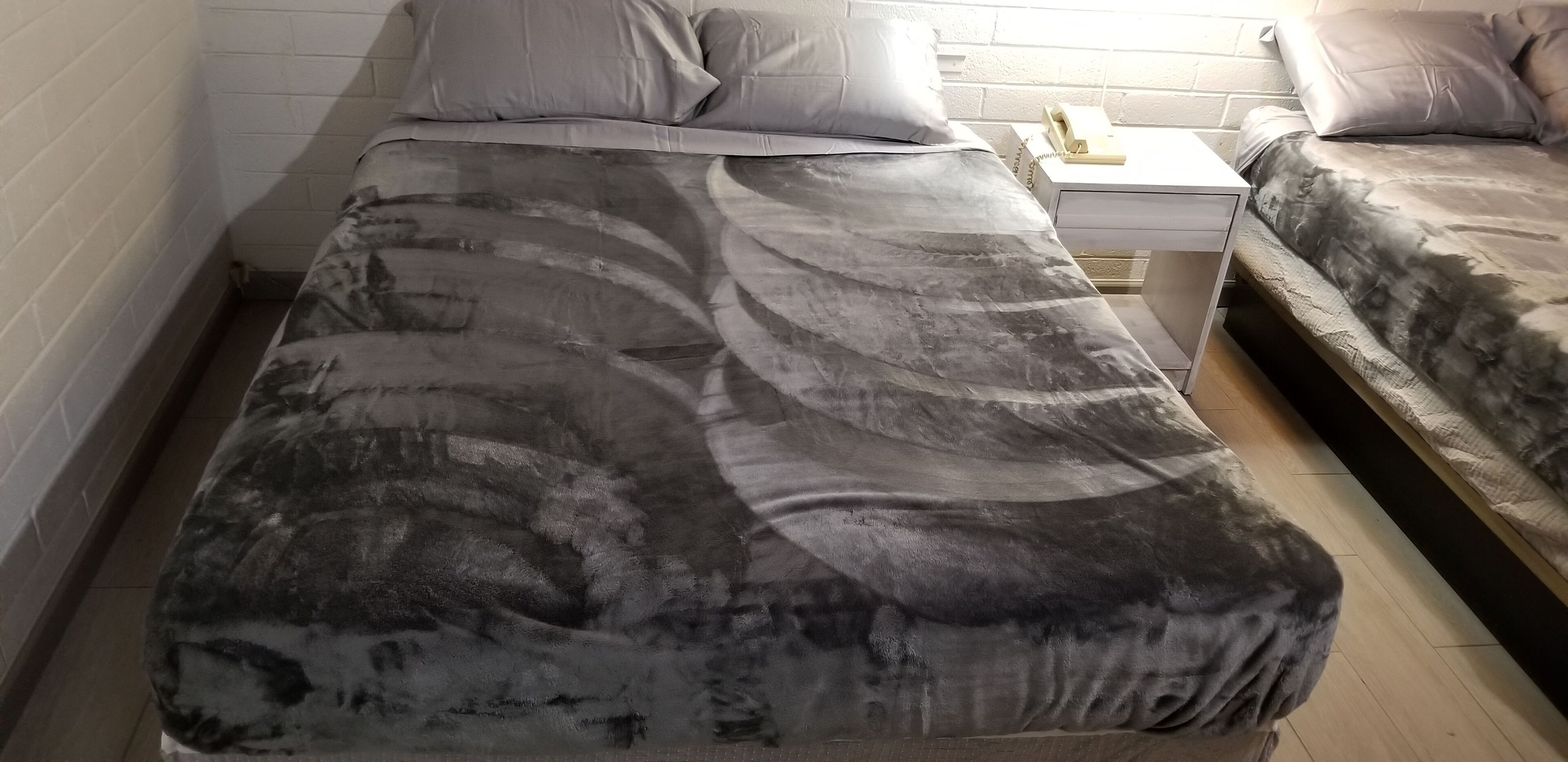 1 habitación, tabla de planchar con plancha, wifi gratis y ropa de cama 