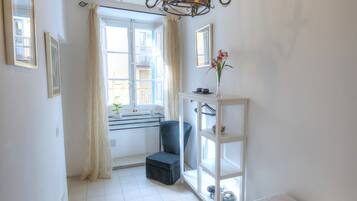 1 slaapkamer, een strijkplank/strijkijzer, gratis wifi, beddengoed