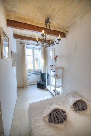 1 chambre, fer et planche à repasser, Wi-Fi gratuit, draps fournis