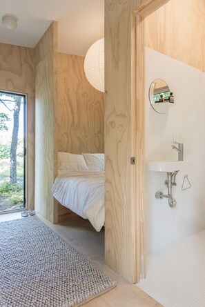 2 bedrooms, bed sheets