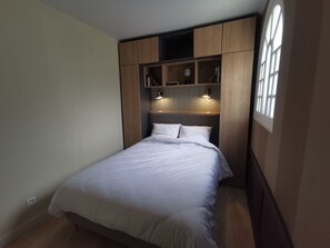 1 habitación, tabla de planchar con plancha y wifi gratis 