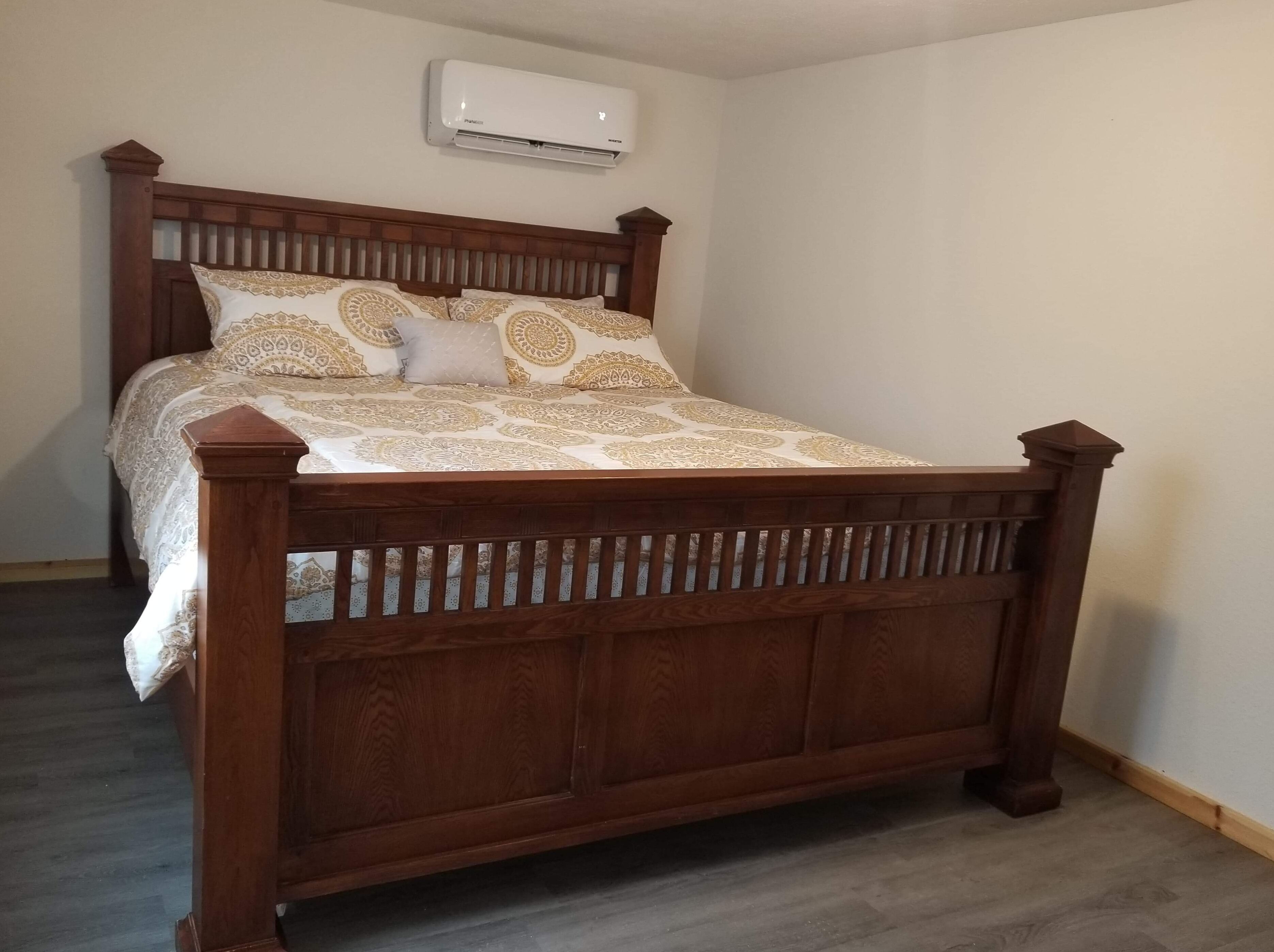 Large Cabin Sleeps 10