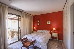 3 chambres, fer et planche à repasser, Wi-Fi gratuit, draps fournis