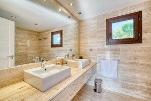 Bathtub, hair dryer, towels - 1102 - Marbella Town Villa (Marbella)