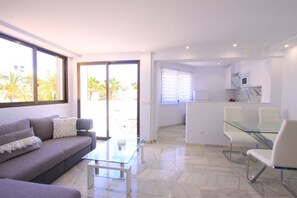 TV, fireplace, DVD player - 1108 MODERN BEACH PENTHOUSE (Marbella)