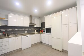 Kühlschrank, Mikrowelle, Geschirrspüler