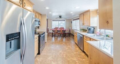 Classy, Clean & Comfortable - Close to Downtown
