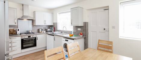 Frigorifero, microonde, forno, lavastoviglie