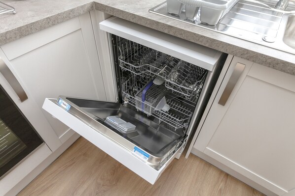 Réfrigérateur, micro-ondes, four, lave-vaisselle