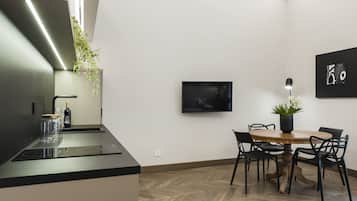 Apartamento, 1 quarto | Cozinha privada | Geladeira, micro-ondas (mediante solicitação), cooktop