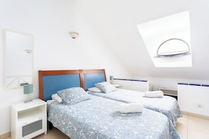 1 habitación, tabla de planchar con plancha, wifi y ropa de cama