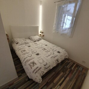 1 habitación, tabla de planchar con plancha y wifi gratis 