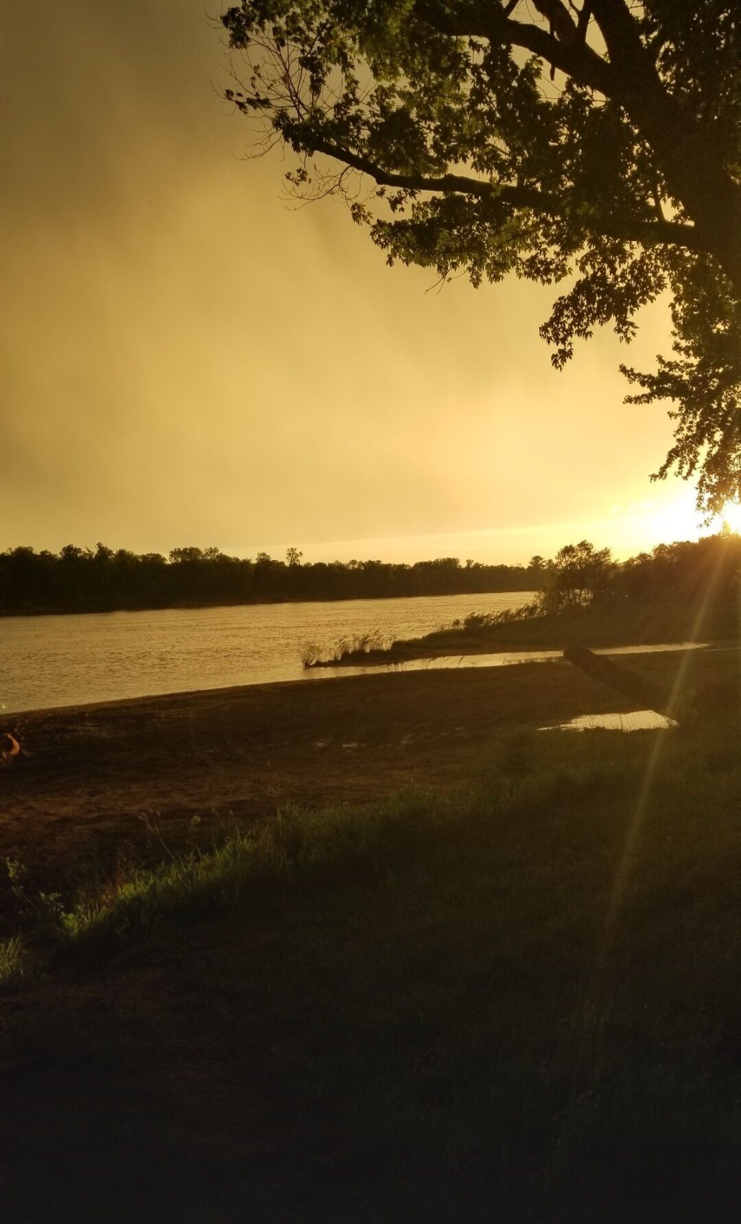 Wisconsin Dells Waterfront: Enjoy Sunsets and Views at The River House! 