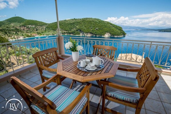 تناول الطعام بالخارج