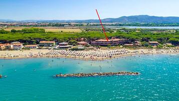 Una spiaggia nelle vicinanze