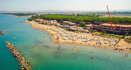 Apartment La Ginestra directly on the beach