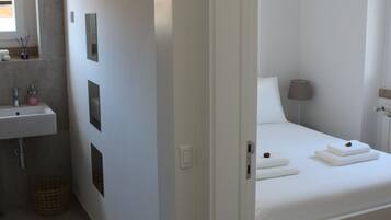 6 bedrooms, iron/ironing board, travel cot, free WiFi