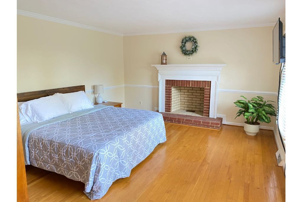 The Franklin Estate - Suite B-Private Apt-King Bed