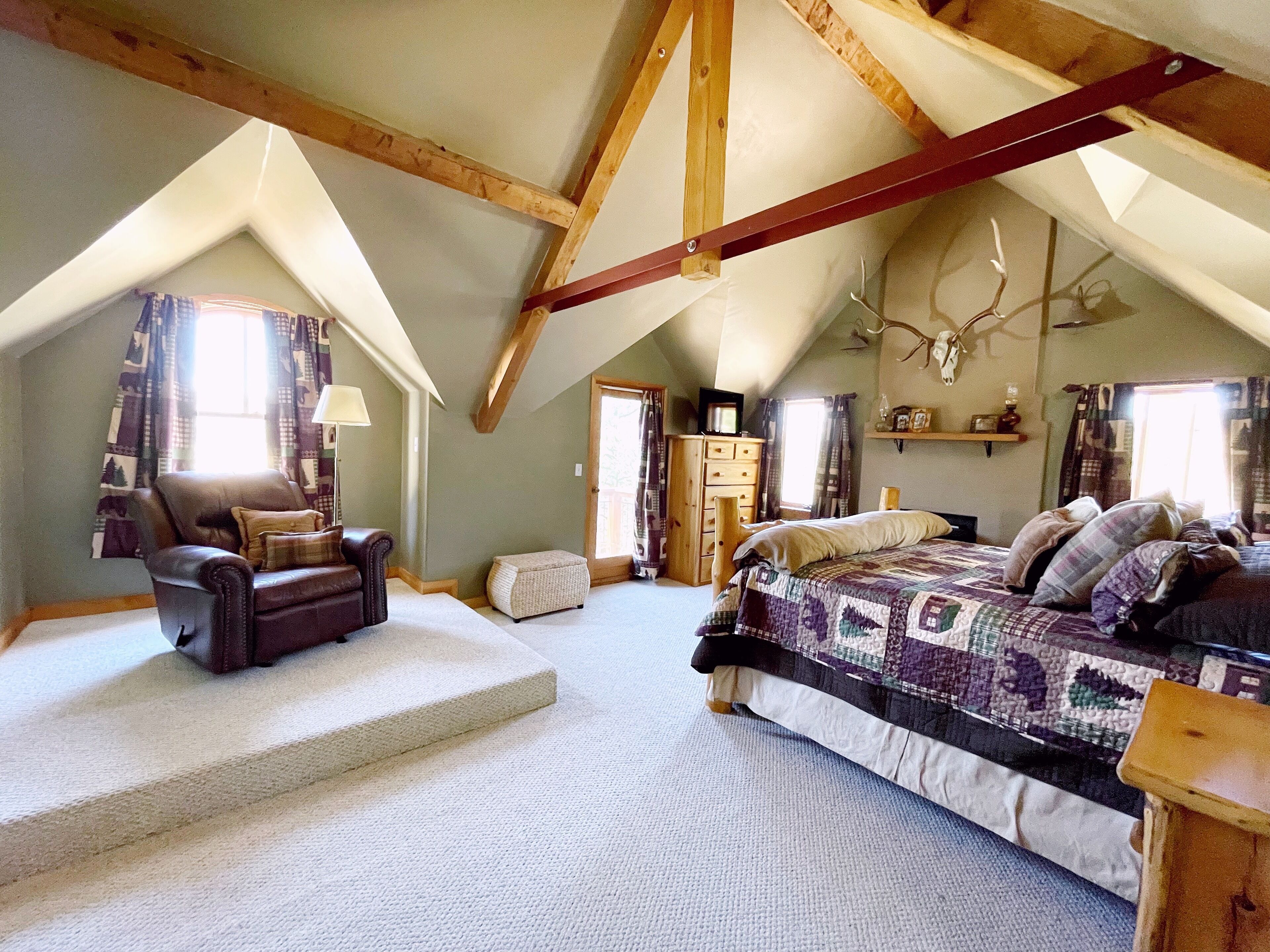 Pet Friendly CABIN in Ponderosa Paradise at Stoneman Lake, AZ. Sleeps 10