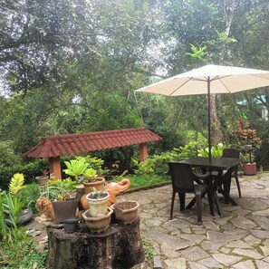 Outdoor dining - La Aguadita (Villeta)