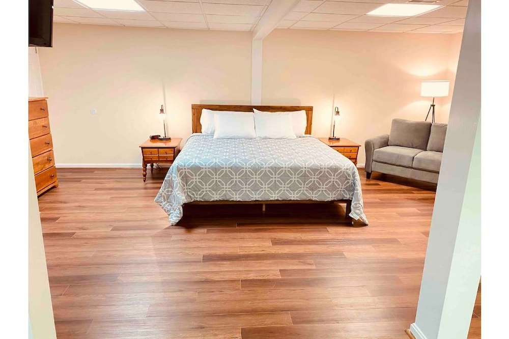 The Franklin Estate - Suite F-Private Apt-King Bed