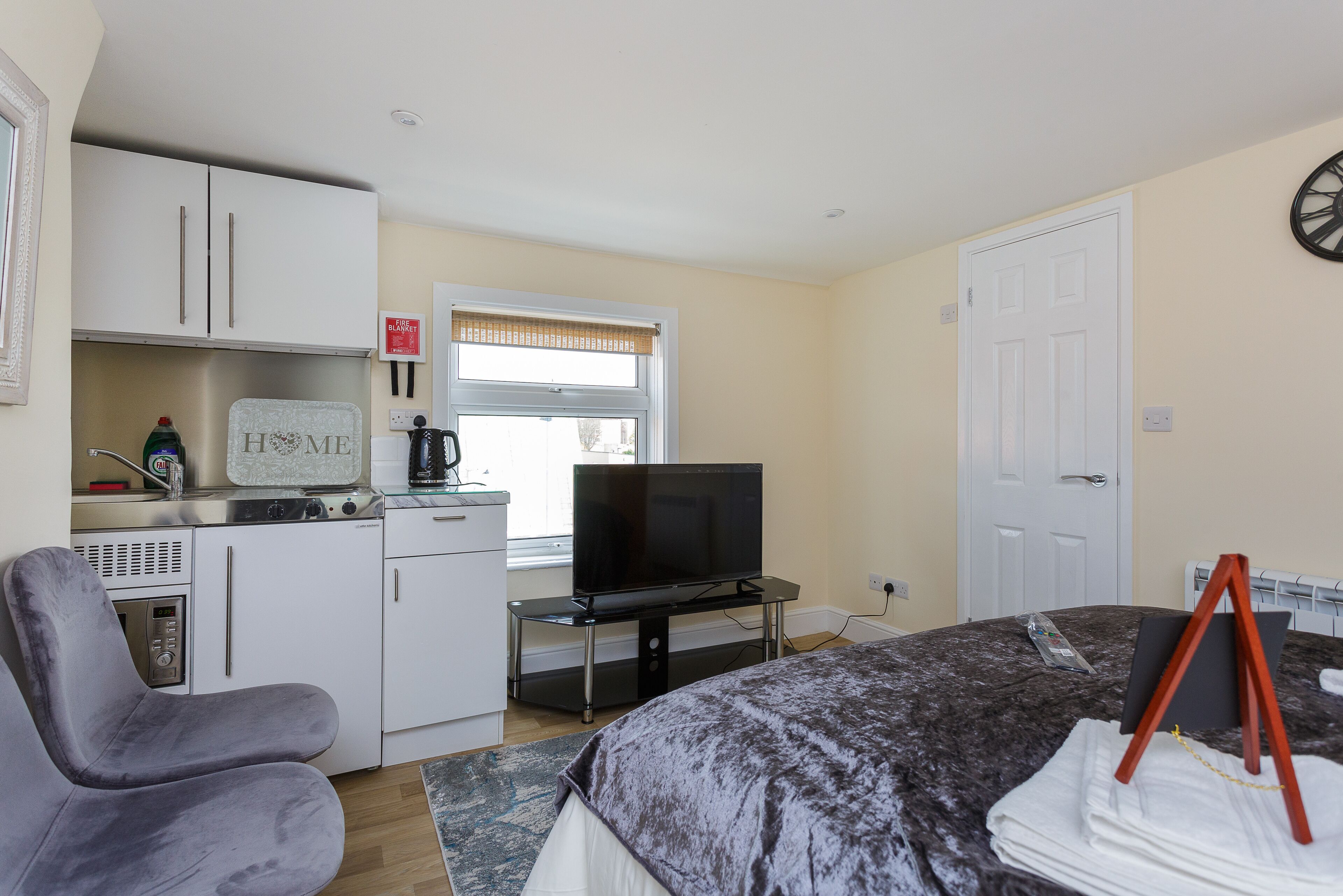 St Mary's Modern Central Huge Studio Apartments