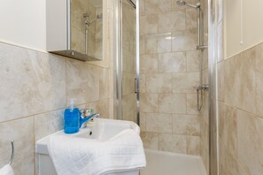 Studio, Ensuite (Flat 2 ) | Bathroom - St Mary's Modern Central Huge Studio Apartments (Southampton)