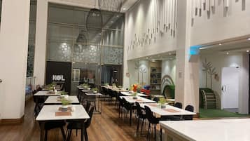 Petit déjeuner buffet (57.5 SAR par personne)