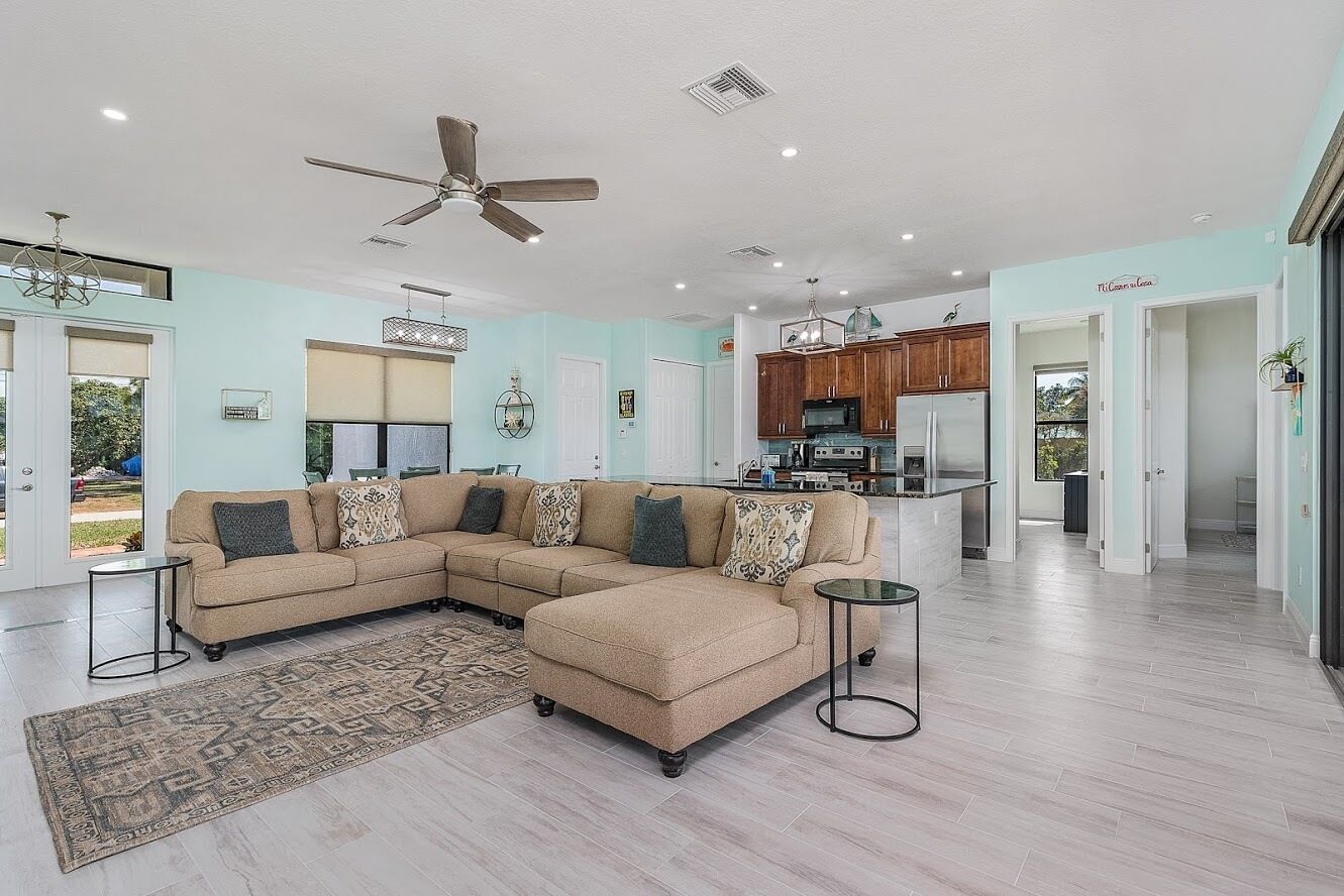 Bokeelia Bliss! 3/2 with Pool & Hot Tub, Boat Lift Included!