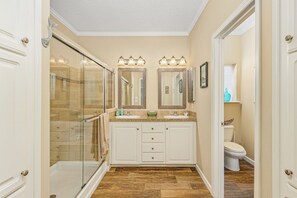 Shower - Welcome to Porchfish! 3/2 in St. James City! Boat lift & Beautiful Views! No Hurricane Damage (Saint James City)