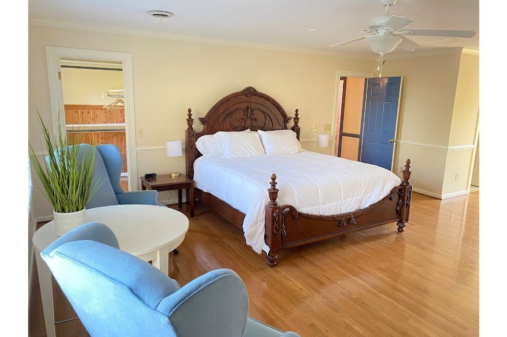 The Franklin Estate - Suite A-Private Apt-King Bed