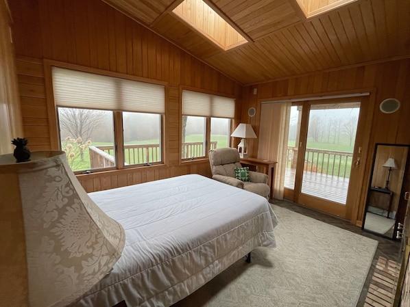 4 bedrooms, travel crib, WiFi, bed sheets