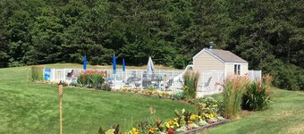 Ultimate privacy beside Sleeping Bear Dunes National Park, 3 miles to Empire