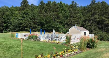 Ultimate privacy beside Sleeping Bear Dunes National Park, 3 miles to Empire