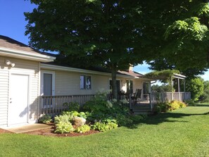 Exterior - Ultimate privacy beside Sleeping Bear Dunes National Park, 3 miles to Empire (Honor)