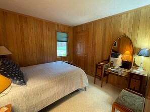 4 bedrooms, travel crib, WiFi, bed sheets