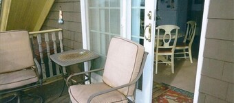 Quiet Getaway Within Walking Distance of the Beach and Mall.