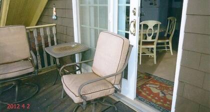 Quiet Getaway Within Walking Distance of the Beach and Mall.