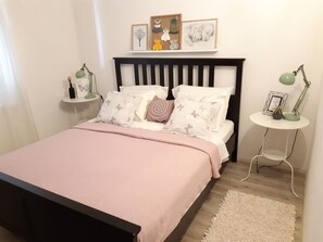 2 عدّة غرف نوم ومكواة/لوح كي وواي فاي مجانًا وملاءات أسرّة