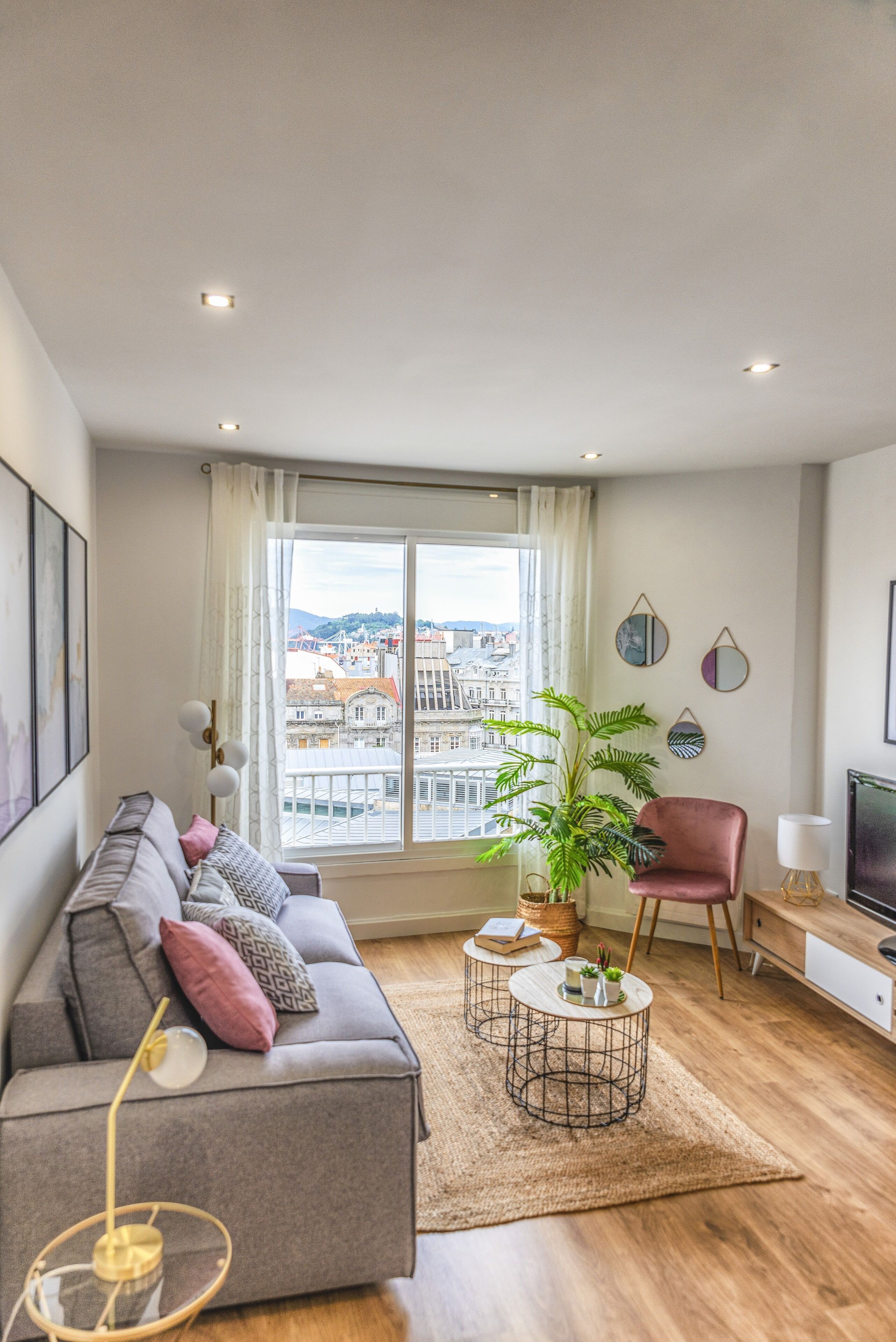 Apartment in the center of Vigo. With free parking.