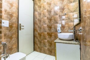 Shower, hair dryer, shampoo - Central Stay, Medical Ease 2BHK (Gurugram)