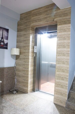 Unclassified image, 5 of 18, button - Central Stay, Medical Ease 2BHK (Gurugram)