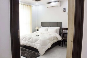 2 makuuhuonetta, silitysrauta/-lauta, Wi-Fi, vuodevaatteet