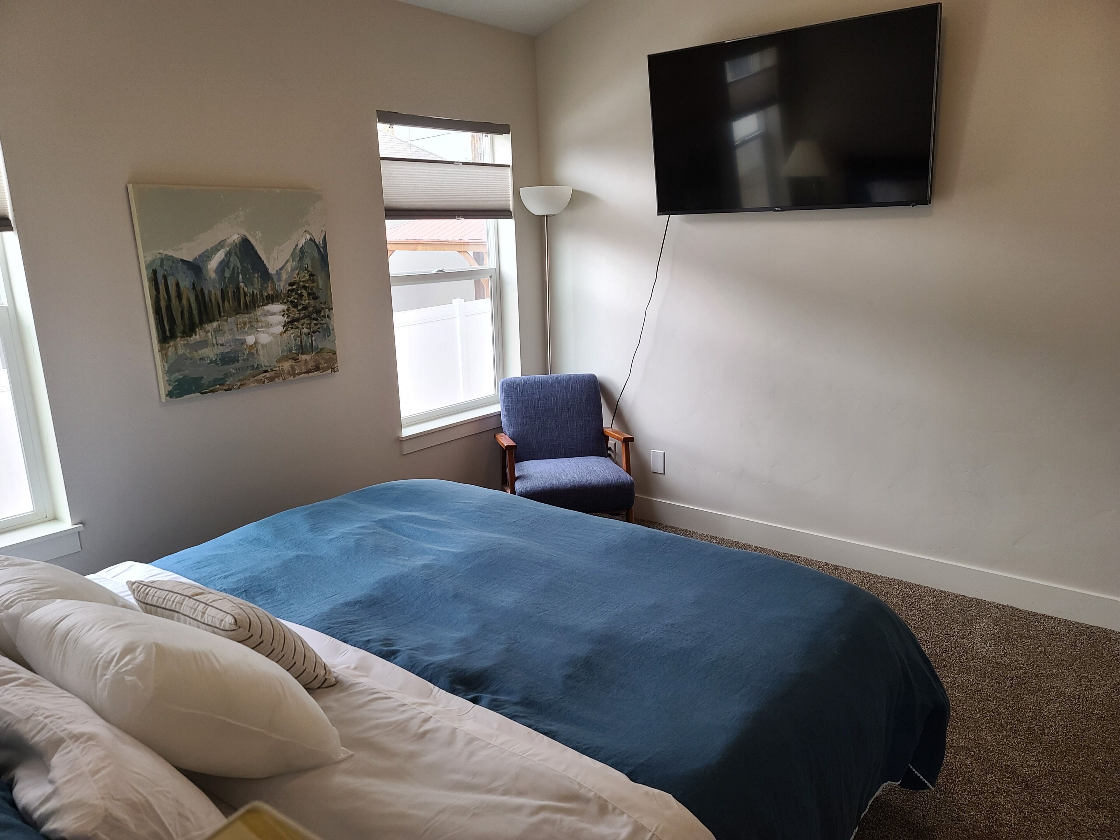 *CLEAN* Private, luxurious, modern family home