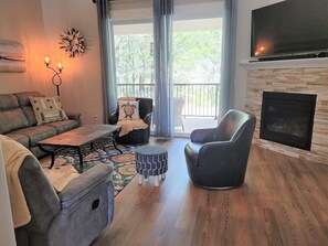 Téléviseur connecté, foyer, jeux vidéo, table de ping-pong